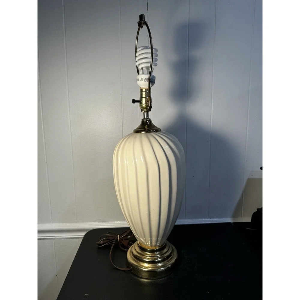 VTG‎ Ribbed Ceramic Table Lamp 28in Ivory White Brass Tone Dimmer Harp